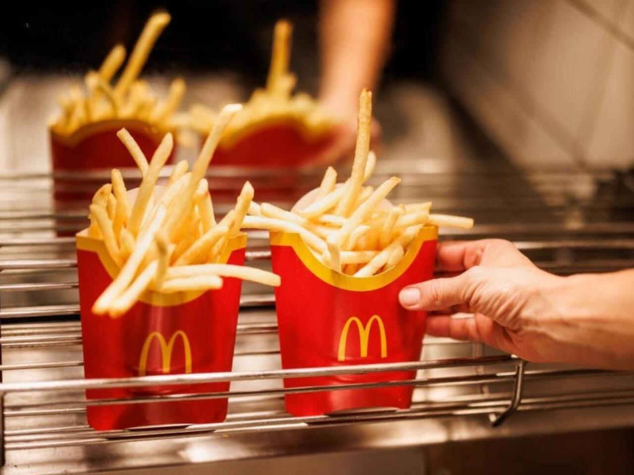 "Mc Donald`s"ın mətbəxində çəkilən iyrənc görüntülər müzakirələrə səbəb oldu  VİDEO