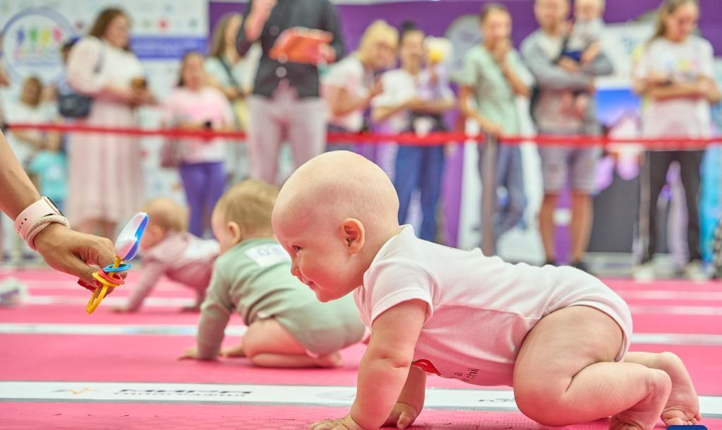 Uşaqlar arasında iməkləmə yarışı oldu 