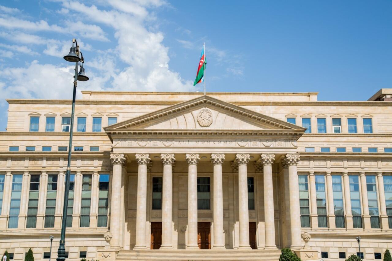 Hansı hallarda &ldquo;WhatsApp&rdquo; yazışmaları izlənilə bilər?  Ali Məhkəmə a&ccedil;ıqladı