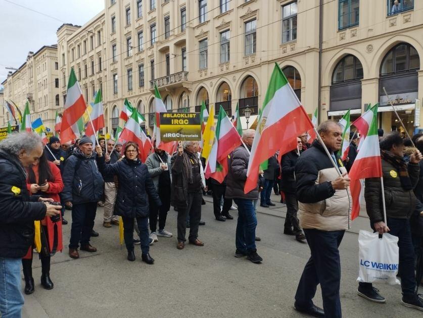 Münxendə İran rejiminə etiraz: “Rədd olsun diktatura!”