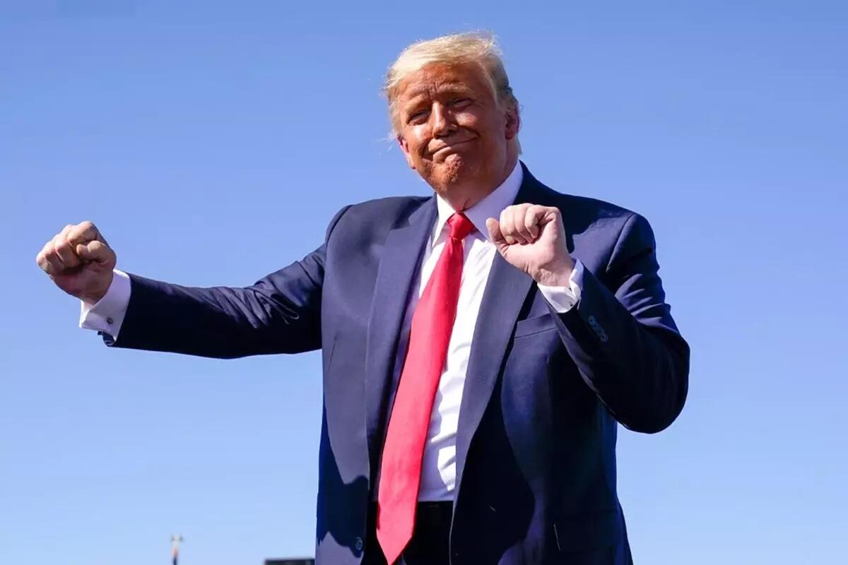 Tramp ən &ccedil;ox sevdiyi lideri a&ccedil;ıqladı 