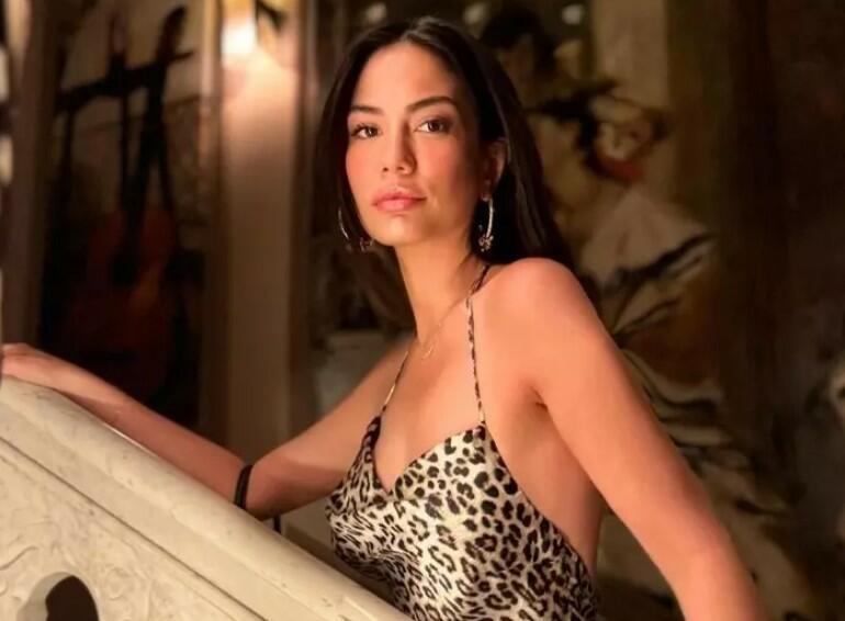 Demet Özdemir Azərbaycan mahnısı paylaşdı 