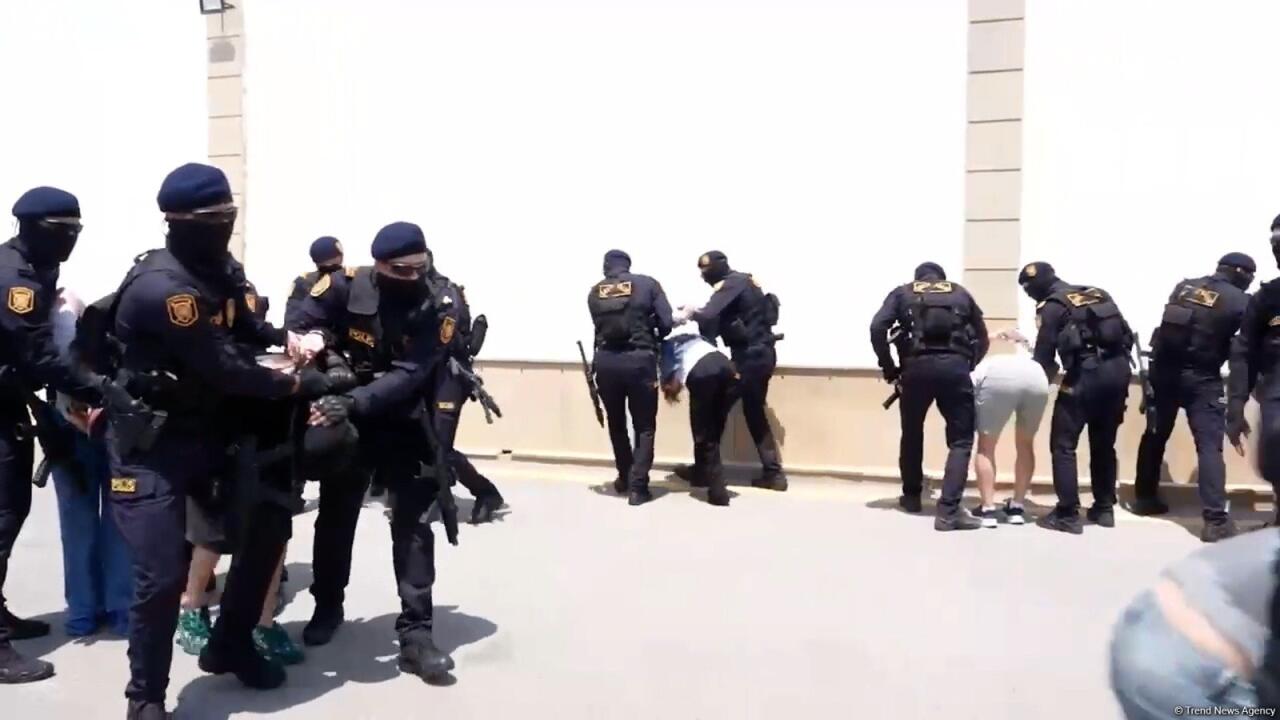 İrandan narkotik vasitələrin tranziti ilə bağlı saxlanılan Rusiya vətəndaşları məhkəməsi başlayıb 