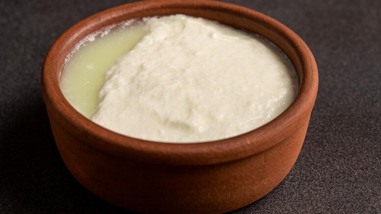 Qatıq suyunu atmayın  tamam başqa faydası var imiş