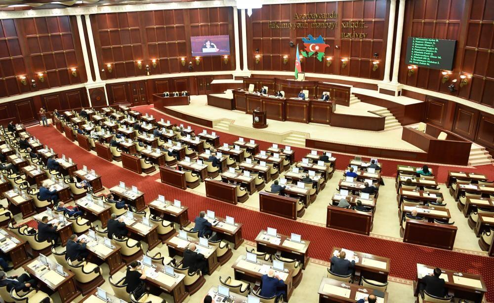 Milli Məclisin deputatları iş başına qayıdır