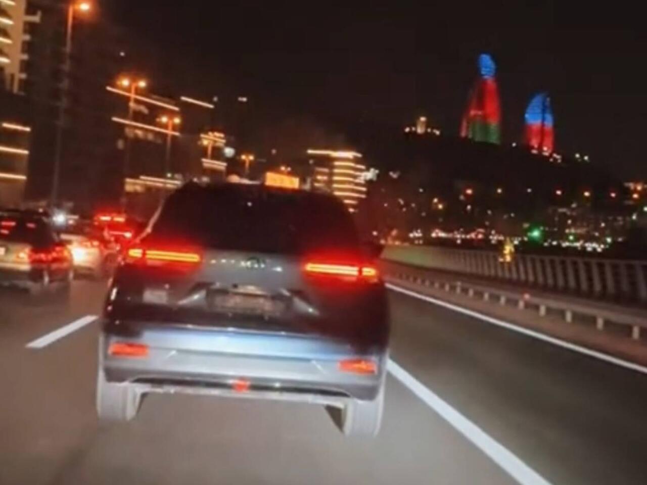 Nömrəni söküb maşını avtobus zolağında sürdü, saxlanıldı  FOTO