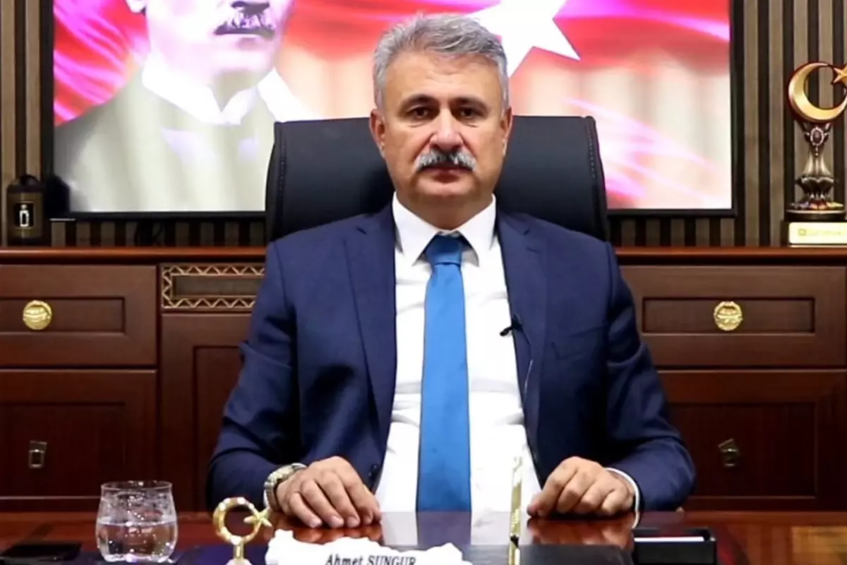Türkiyədə daha bir bələdiyyə sədri saxlanıldı  FOTO