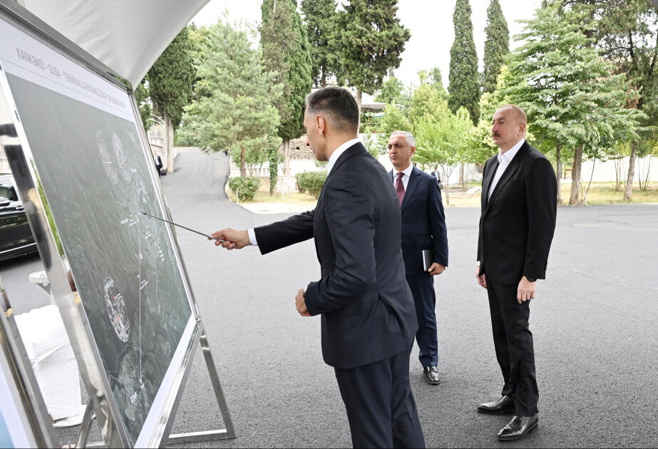 Prezident İlham Əliyev XankəndiŞuşa kanat yolunun inşası üçün seçilmiş əraziyə baxıb