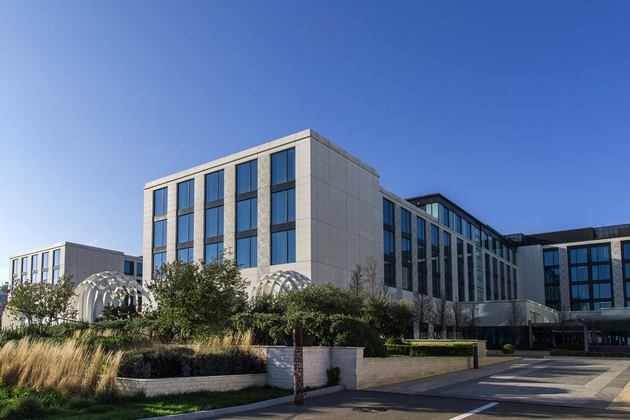 "Ağ şəhər"dəki məşhur hoteldə ofisiant &ouml;ld&uuml;r&uuml;ld&uuml; 