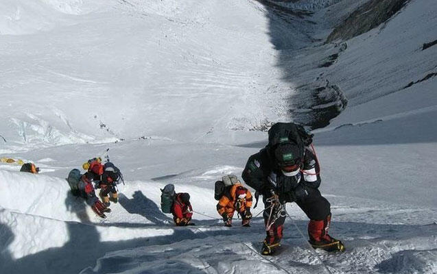 İranda alpinistlər qar uçqununun altında qaldı