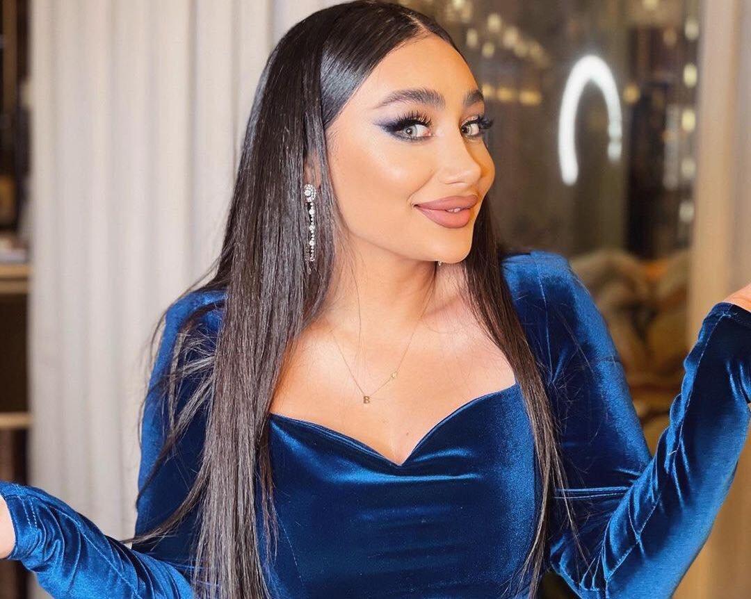 Azərbaycanlı m&uuml;ğənni şəhidlərin adını daşıyan k&uuml;&ccedil;əyə yol &ccedil;əkdirdi 