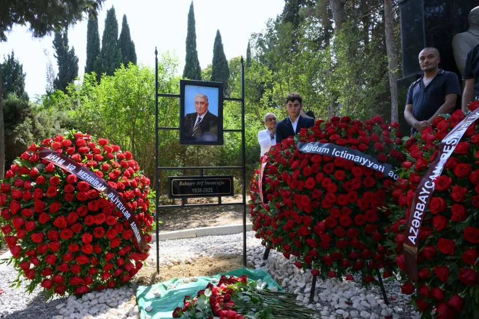 Arif Babayevin qəbir&uuml;st&uuml; abidəsinin hazırlanması niyə gecikir?