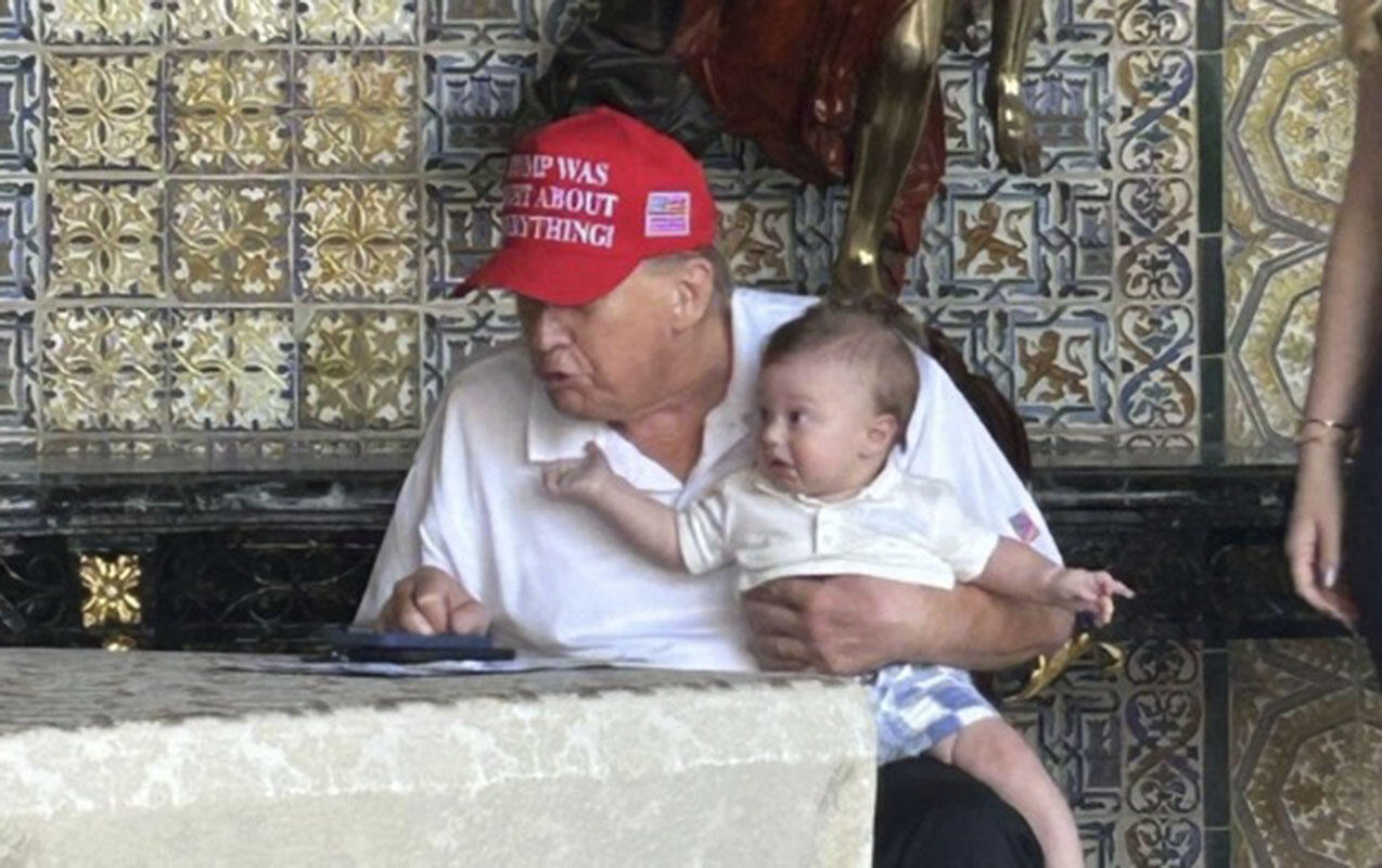 Qızı Trampın nəvəsi ilə FOTOsunu yaydı