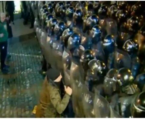 Tbilisidə polis etirazçılara qarşı