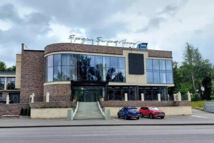 Azərbaycanlı oliqarxın məşhur restoranı s&ouml;k&uuml;l&uuml;r  15 milyon şirinlik də pu&ccedil; oldu 