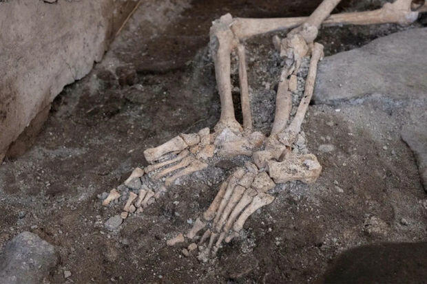 İtaliyanın qədim şəhərində illər əvvəl yanmış insanların qalıqları aşkarlandı  FOTO