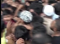 iPhone 17 almaq üçün növbədə DAVA  polislər gəldi 