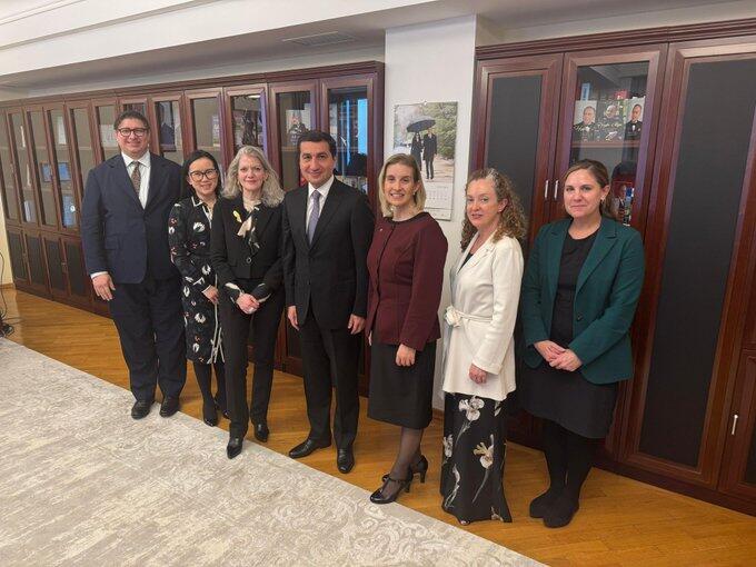 Hikmət Hacıyev Alison Hukerin ilə ErmənistanAzərbaycan sülh gündəliyini müzakirə edib