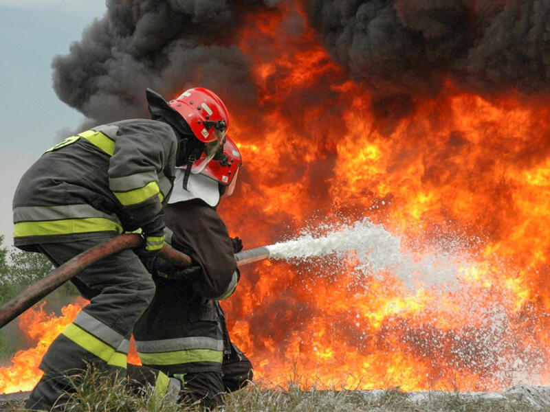 Abşeronda ev yandı  &ouml;lən var