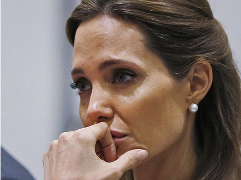 Ancelina ABŞı tərk edir