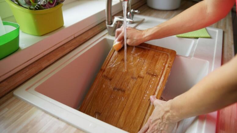 Doğrama taxtalarını əsla yuyucu tozla yumayın 