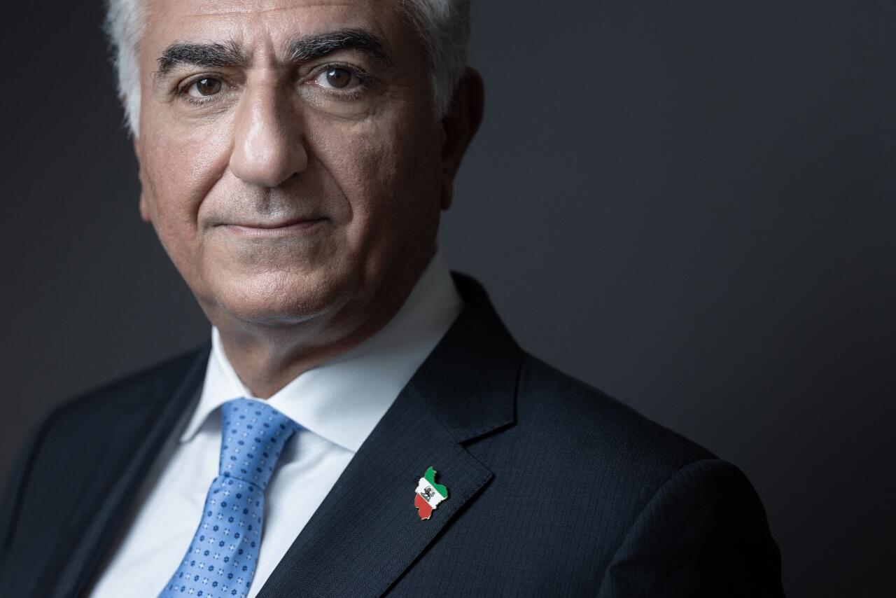 Rza Pəhləvinin arvadı ilə g&ouml;r&uuml;nt&uuml;ləri g&uuml;ndəm oldu 