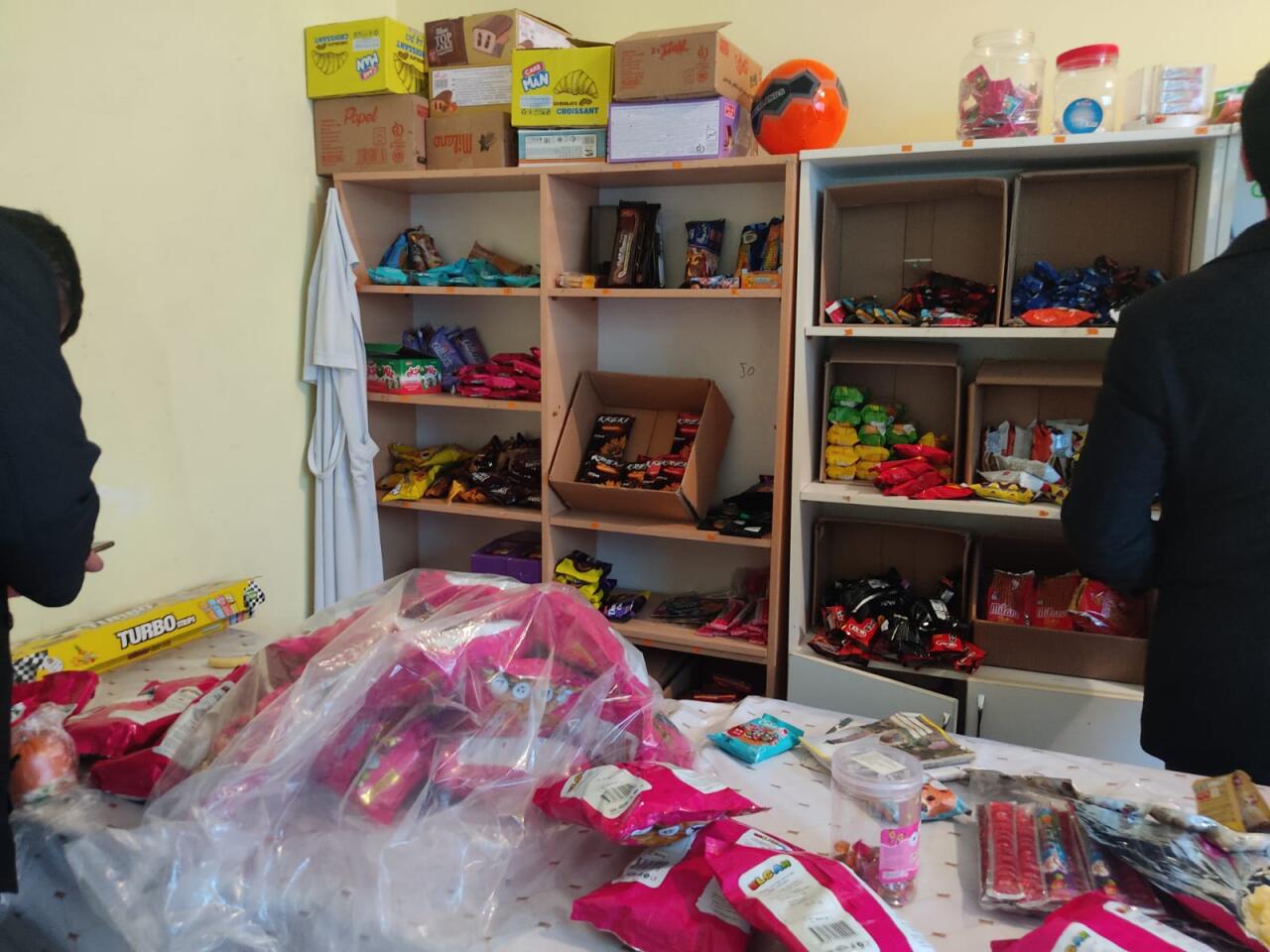 Şagirdlərin k&uuml;tləvi zəhərləndiyi bufet bağlandı  RƏSMİ 