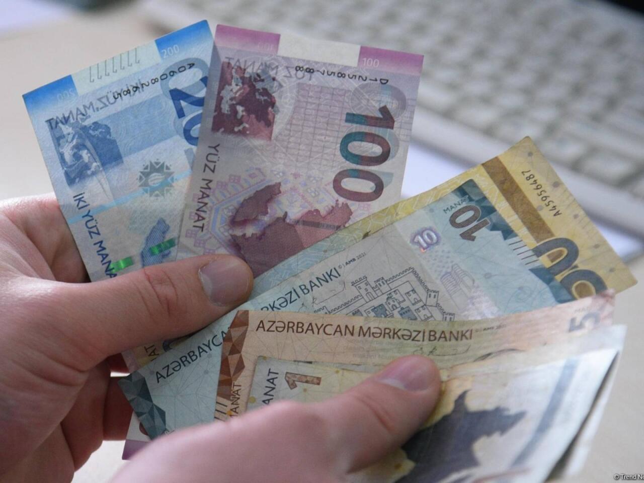 Bu şəxslərə bayramla əlaqədar 500 manat m&uuml;kafat verildi  RƏSMİ