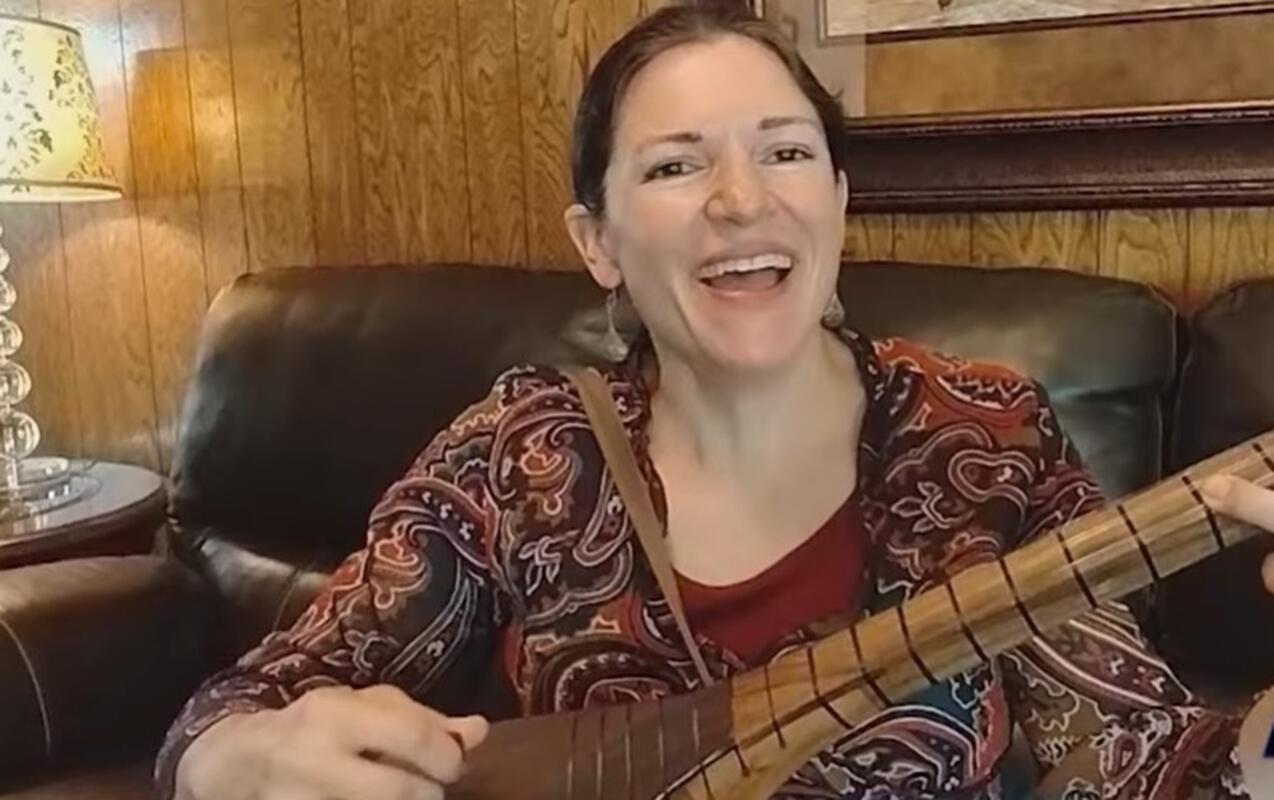 Gədəbəyə vurğun amerikalı qız  sazınsözün sehrinə düşüb 