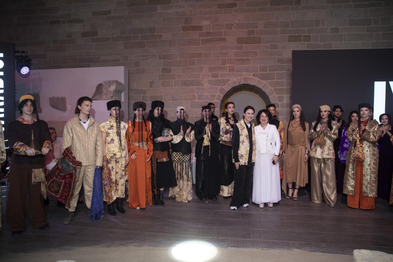 Bakıda “Yer ünsürü”nə həsr olunmuş Azerbaijan Fashion Weekin 18ci mövsümü başa çatdı  FOTO