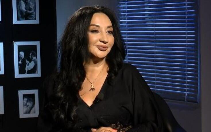 "Orada insanlar acından &ouml;l&uuml;r, amma teatra gedir"