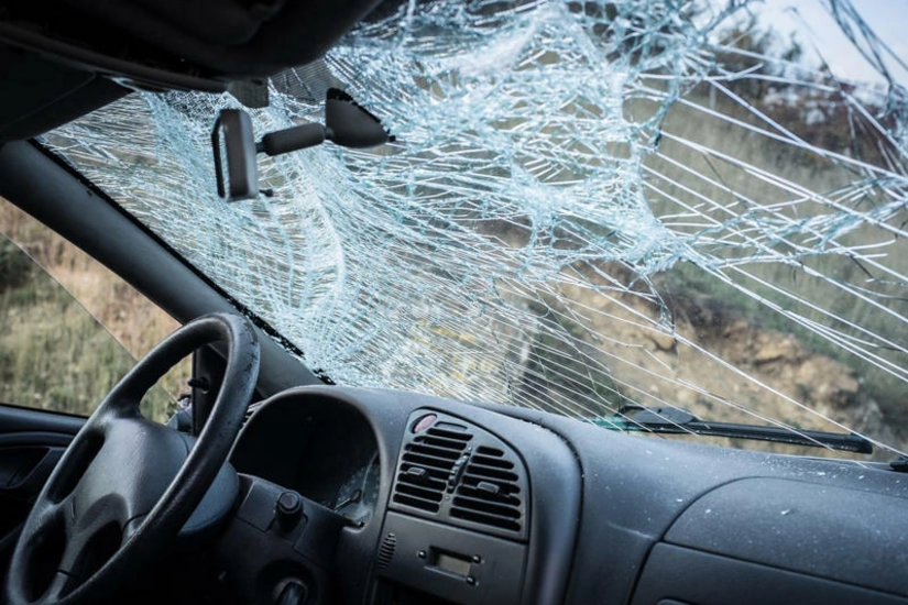 Bakıda motosikletlə minik avtomobili toqquşub, 1 nəfər &ouml;l&uuml;b