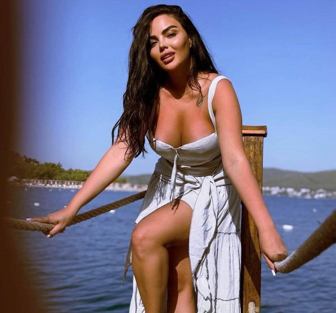 Azərbaycanlı m&uuml;ğənni Dubaydakı biznesindən DANIŞDI