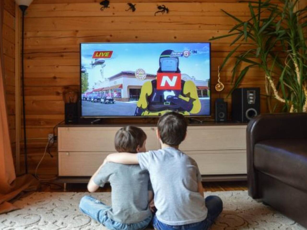 Uşaq olan evə televizor düşməndir  Nevroloq