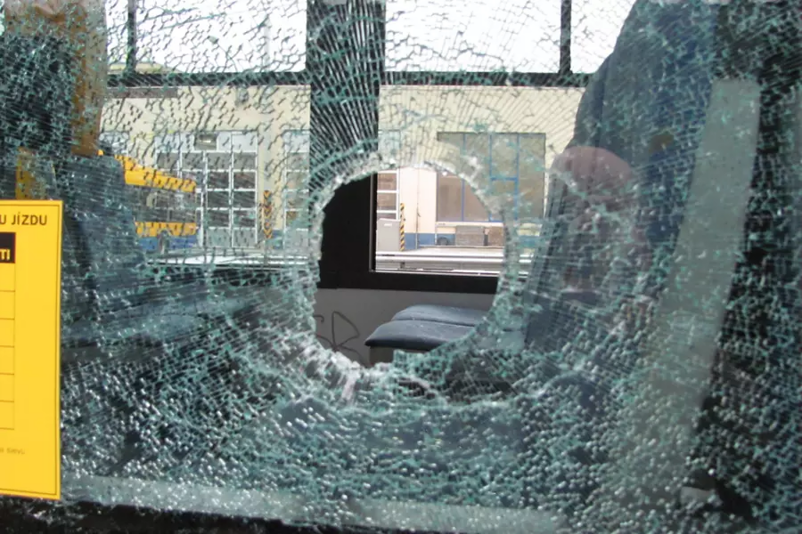 Bakıda avtobusla minik avtomobili toqquşub  FOTO