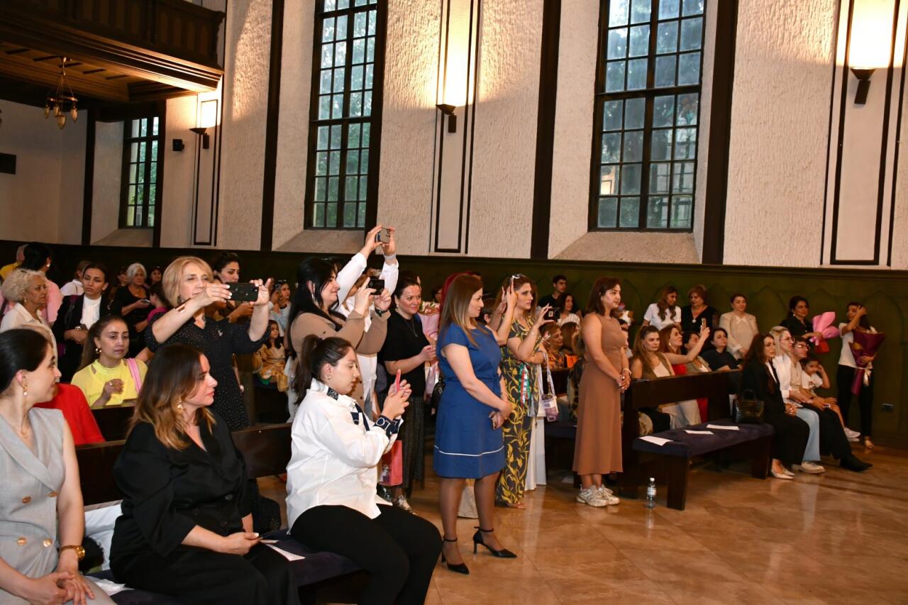 Hüseynqulu Sarabski adına Uşaq Musiqi Məktəbinin 70 illik yubileyinə həsr olunmuş konsert baş tutub  FOTO