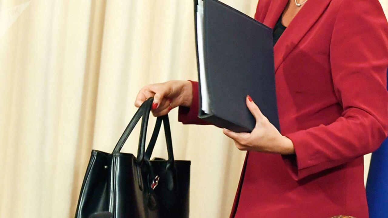 “Ç” bəndi ilə işdən çıxarılan xanım direktor vəzifəsinə bərpa olundu