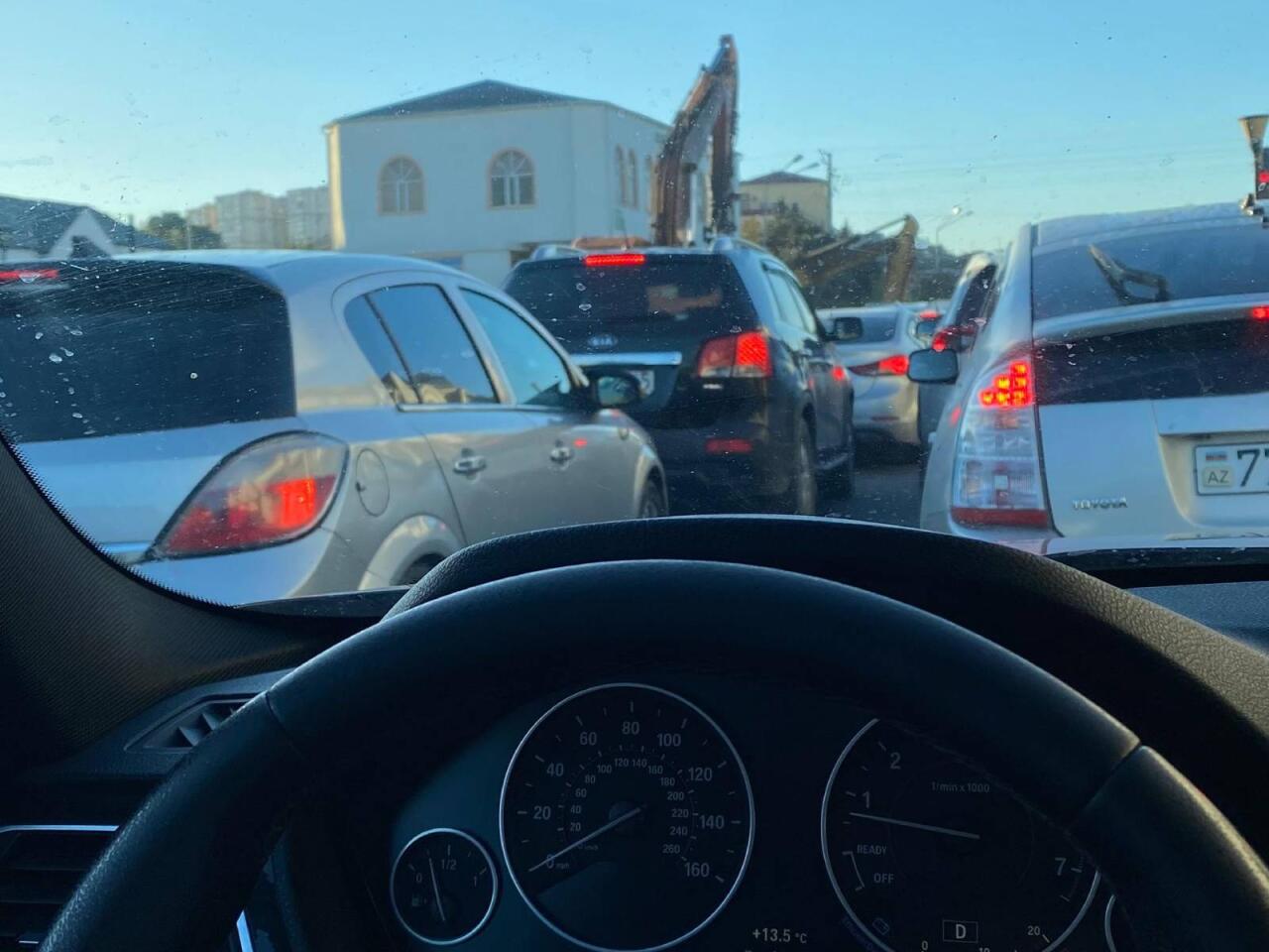 Binəqədi yolundakı təmir işləri 5ci aya keçdi