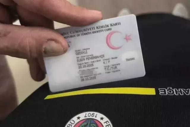 Ata qızının adını "Fənərbağça" qoydu