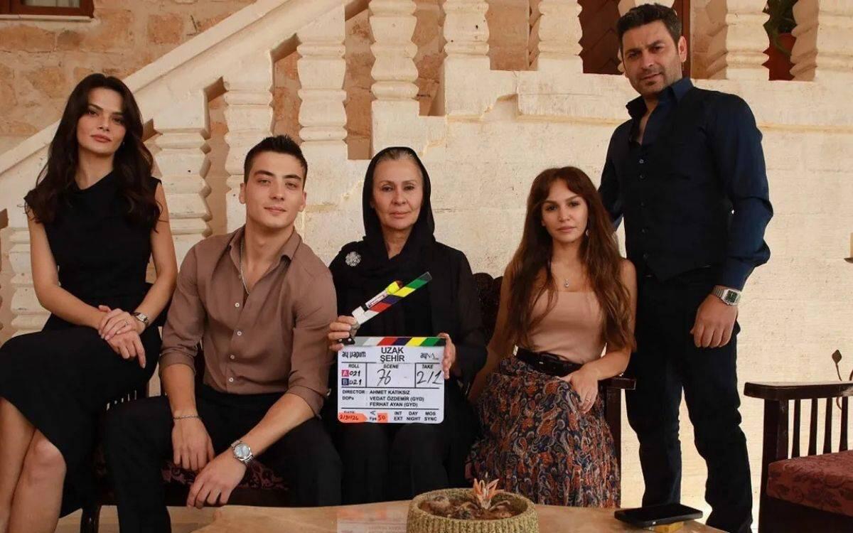 "Uzak şehir"dən gedir  FOTO