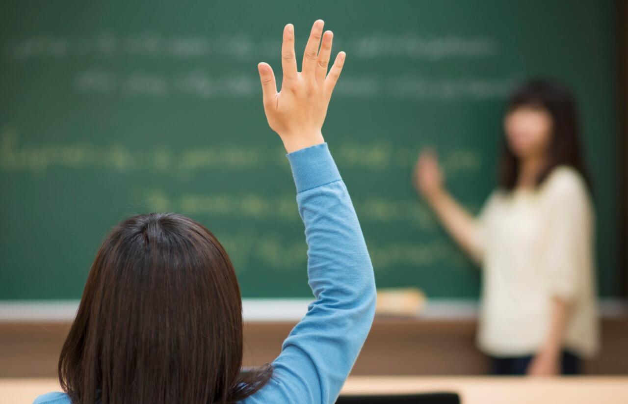 Azərbaycanda bu müəllimlərin maaşı artırıldı  RƏSMİ