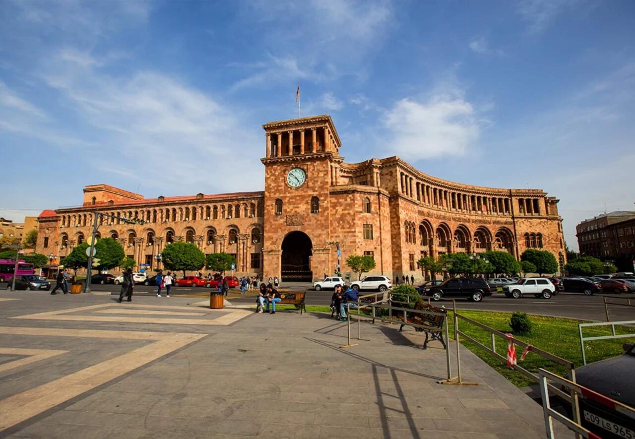 İrəvanda “Azərbaycan” yazılan pasportlar Ermənilər ŞOKDA 