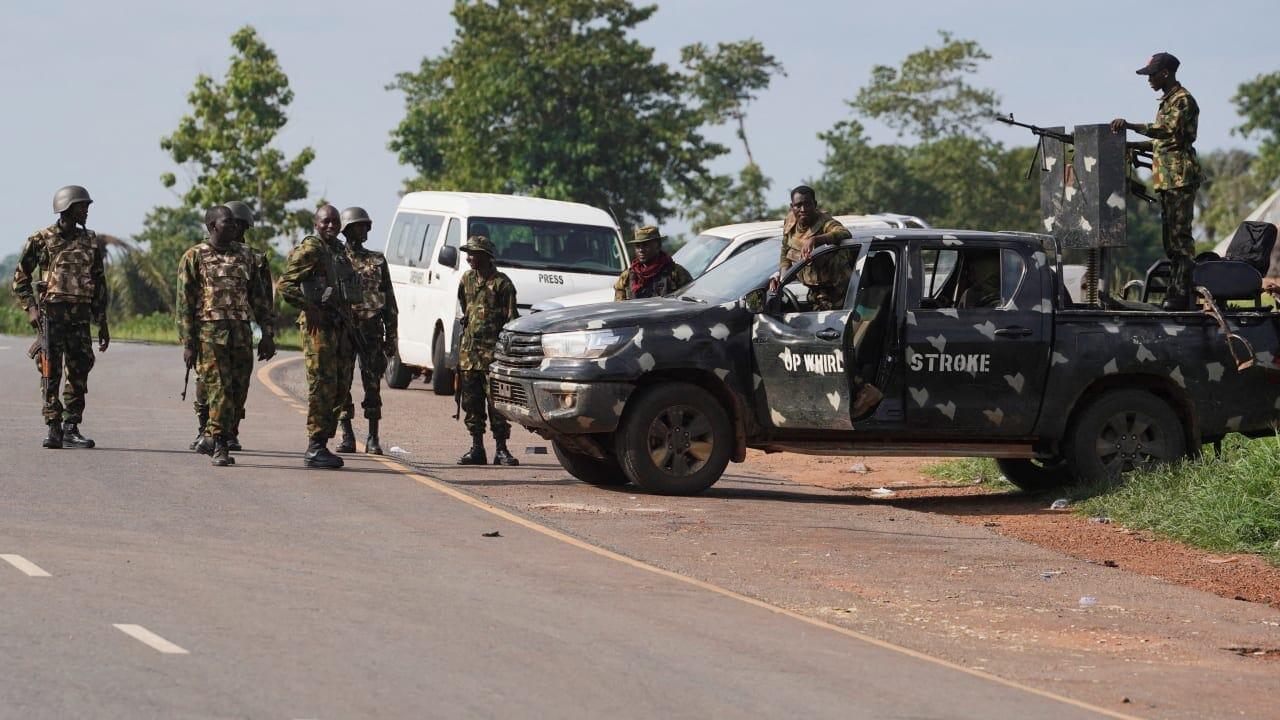 Nigeriyada məktəbə basqın   215 şagird, 12 müəllim qaçırıldı