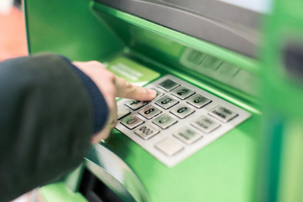 Anasının kartından oğurluq edib arvadına g&ouml;ndərən şəxs saxlanıldı  FOTO