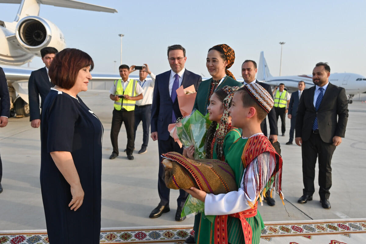 Sahibə Qafarova Türkmənistana işgüzar səfərə getdi  FOTO