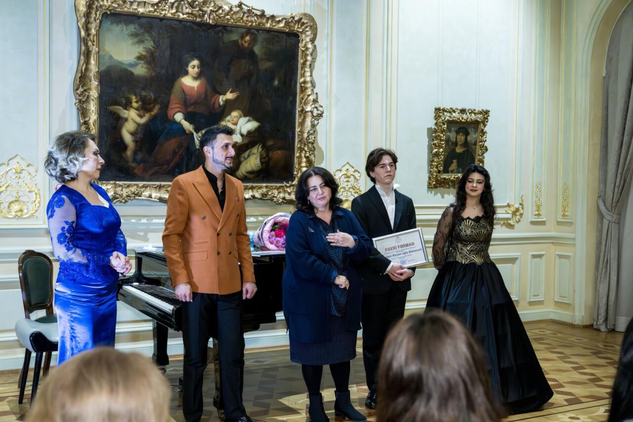 Azərbaycan Milli İncəsənət Muzeyində gənc vokal ifa&ccedil;ısı Cavidan Babazadənin ilk solo konserti ke&ccedil;irildi 