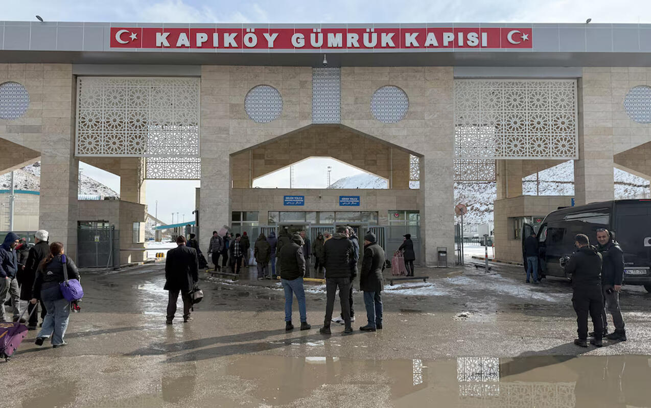 İranda internet və televiziya işləmir: Sərhəddə insan izdihamı