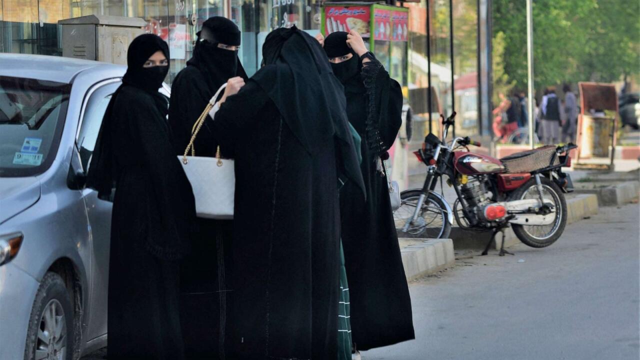 Taliban Kabildə yüzlərlə gözəllik salonunu bağlayıb  minlərlə qadın işsiz qalıb