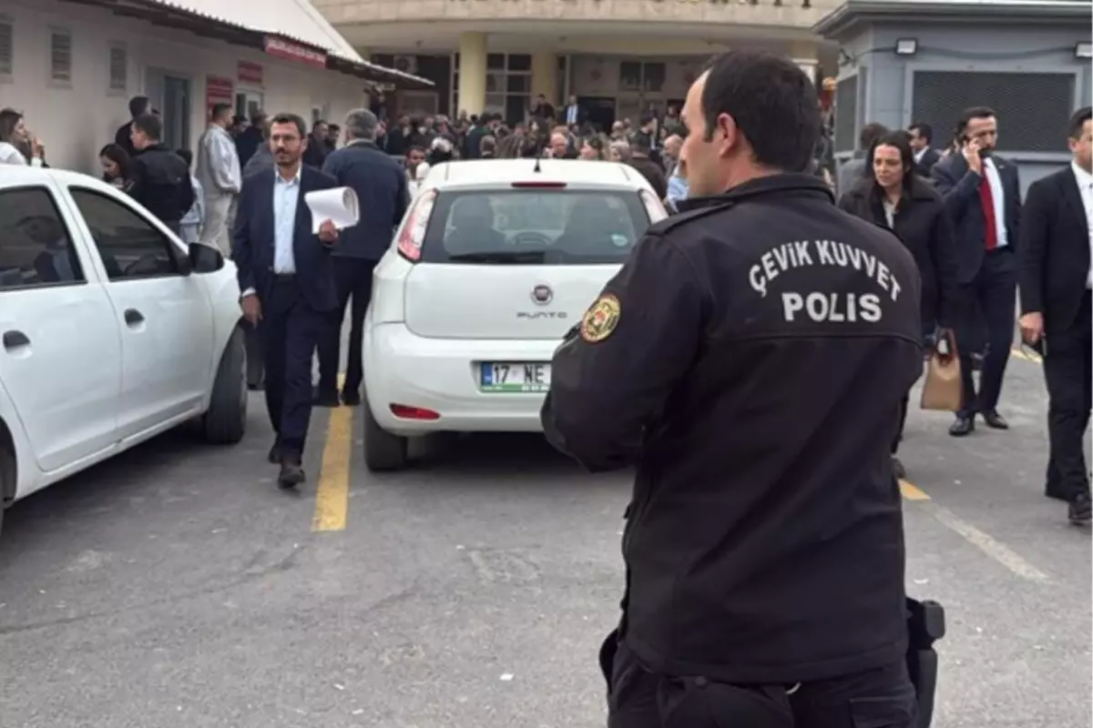 Türkiyədə məhkəmə binasında partlayış   Çox sayda yaralı var  VİDEO