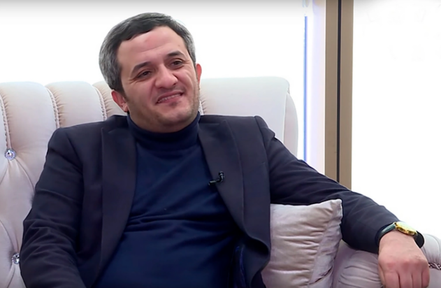 Xanımına mağaza a&ccedil;ıb, avotomobil alıb